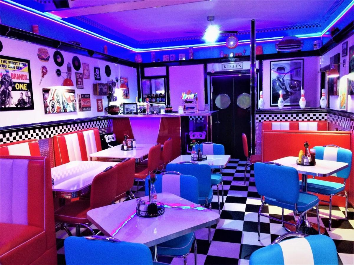 Cadillac Kustomz Hotel - Breakfast Available รอธเซย์ ภายนอก รูปภาพ