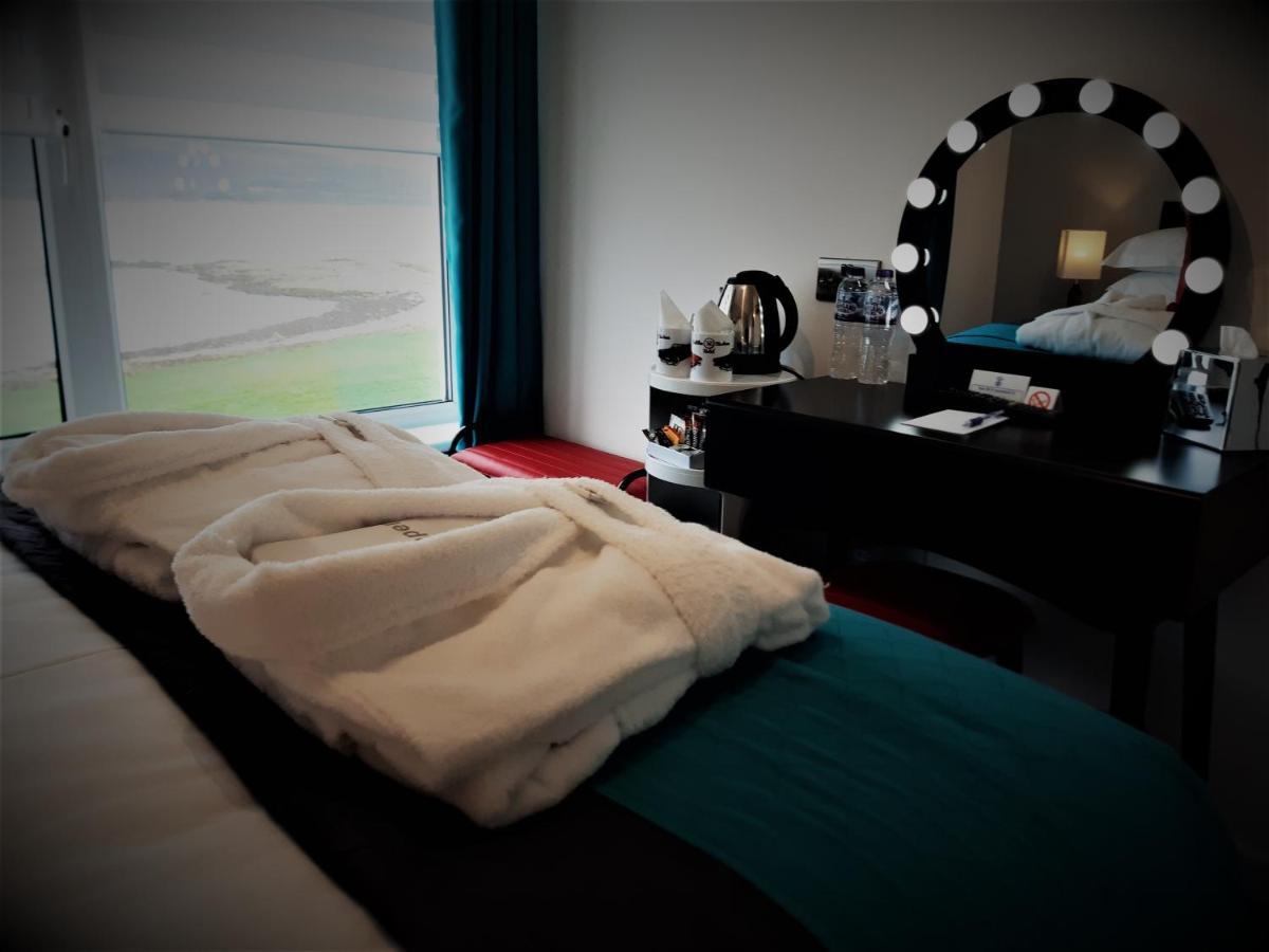 Cadillac Kustomz Hotel - Breakfast Available รอธเซย์ ภายนอก รูปภาพ