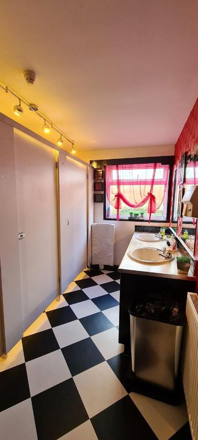 Cadillac Kustomz Hotel - Breakfast Available รอธเซย์ ภายนอก รูปภาพ