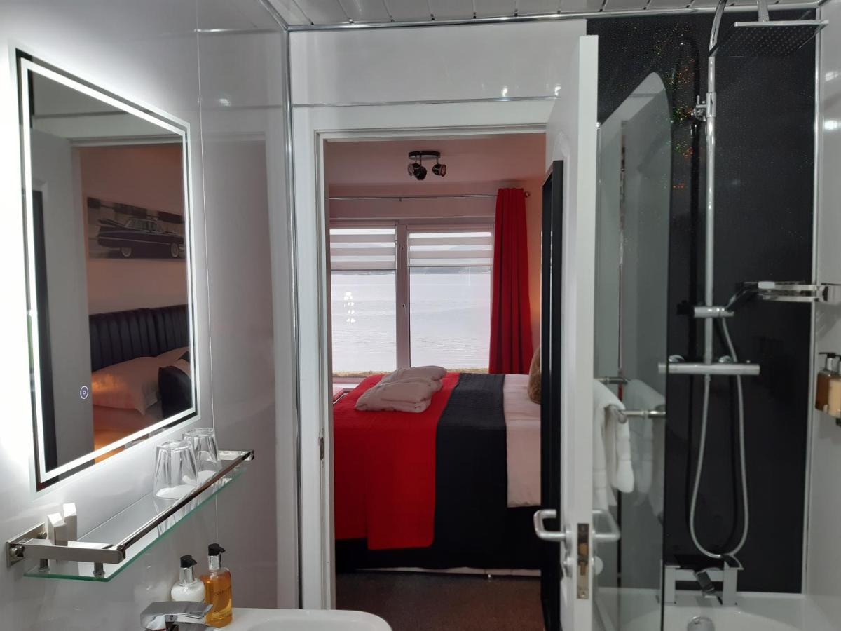 Cadillac Kustomz Hotel - Breakfast Available รอธเซย์ ภายนอก รูปภาพ