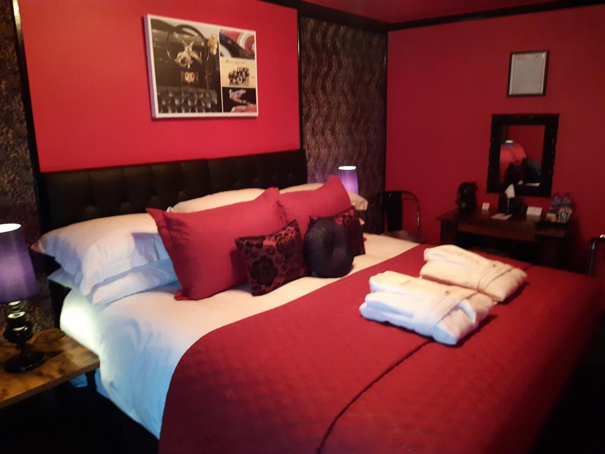Cadillac Kustomz Hotel - Breakfast Available รอธเซย์ ภายนอก รูปภาพ