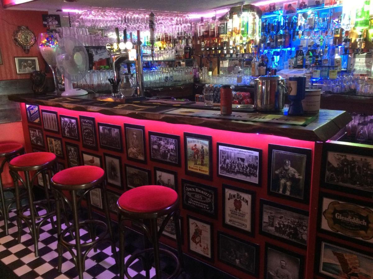 Cadillac Kustomz Hotel - Breakfast Available รอธเซย์ ภายนอก รูปภาพ