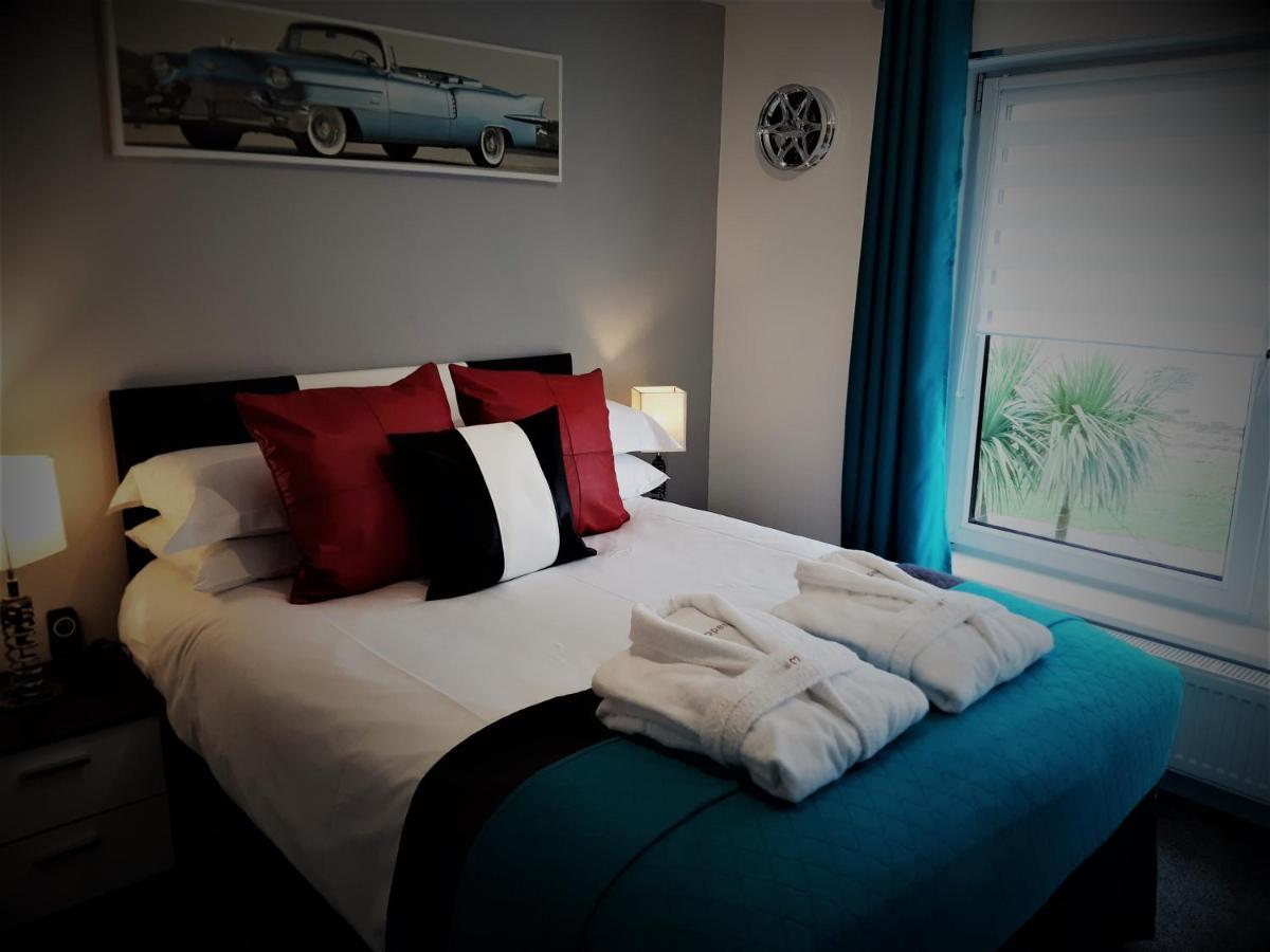Cadillac Kustomz Hotel - Breakfast Available รอธเซย์ ภายนอก รูปภาพ